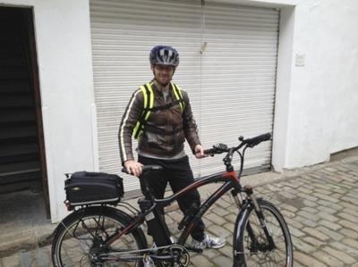 Happy man buys VOLT™ Pulse Hybrid E-Bike at Electric Bike Store Happy man buys VOLT™ Pulse Hybrid E-Bike at Electric Bike Store